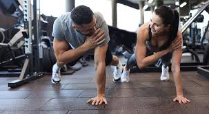 Toning Bingo Wings: Your Ultimate Guide to Sculpting Sleek Arms at the Gym 3 Fitness trainer demonstrating arm toning exercises Hayes